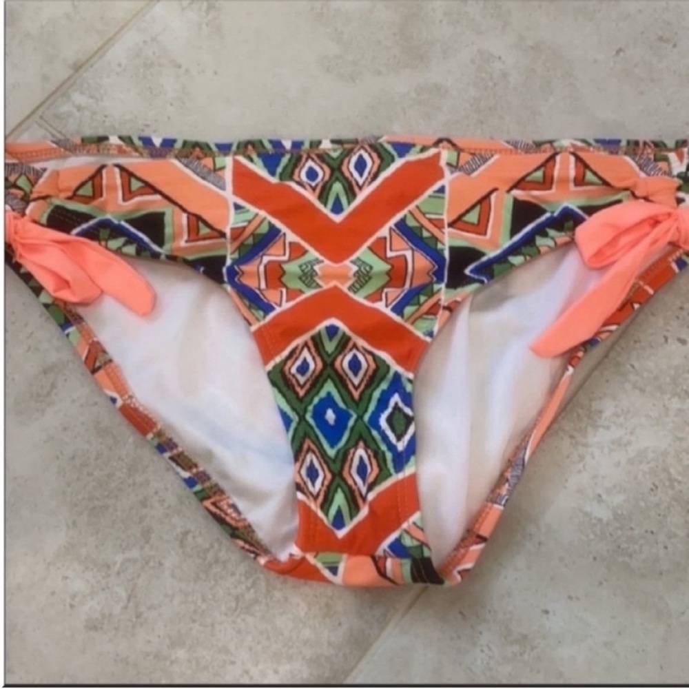 Colorful Geometric Bikini Bottom - Picture 5 of 5